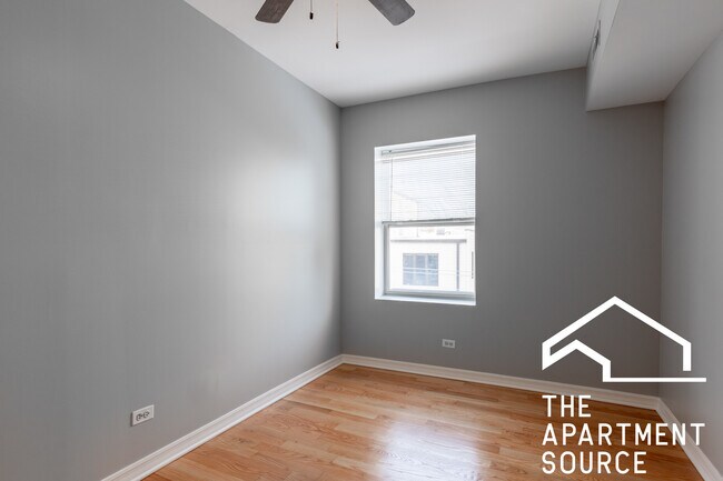 Foto del edificio - 2649 N Kedzie Ave