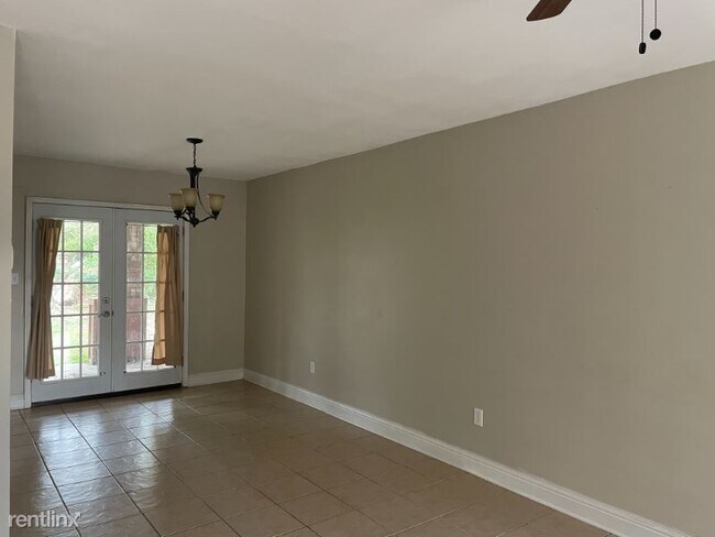 Building Photo - 2 br, 1.5 bath Townhome - 629 Joe Farris