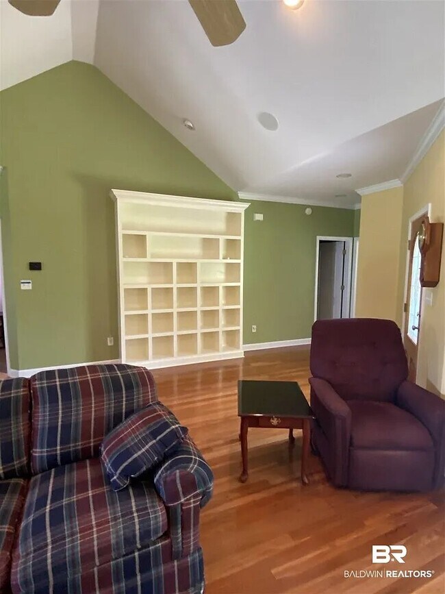 Foto del edificio - 106 Riveroaks Dr