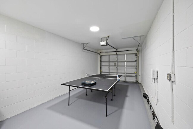 Foto del edificio - 215 Cherie Down Ln