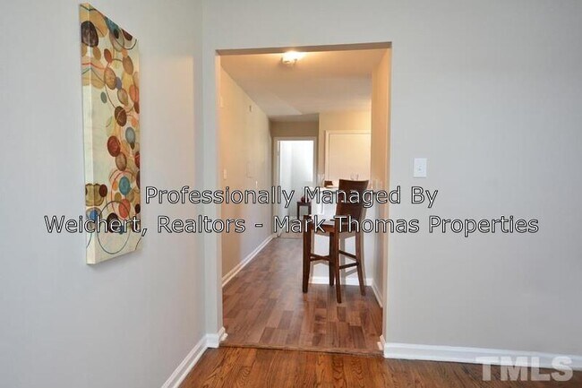 Foto del edificio - 704 Holloway St