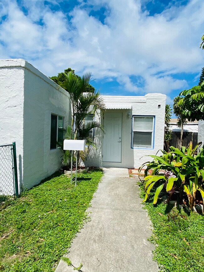 Foto del edificio - 4717 Garden Ave