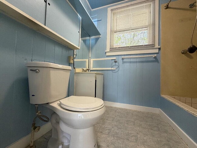 Building Photo - To register for the showing time, note the 4 digit code: 3943 and click "APPLY NOW."(mobile:orang...