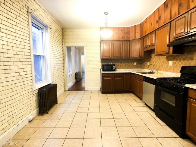 Building Photo - 4 br, 1 bath Townhome - 116 S 51st St