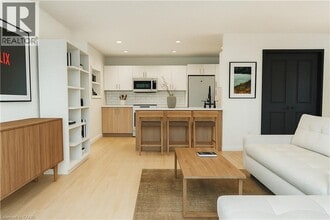 Building Photo - 215 Raglan St