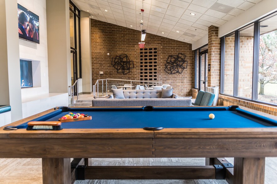 The Iroquois Club Apartments Rentals Naperville, IL