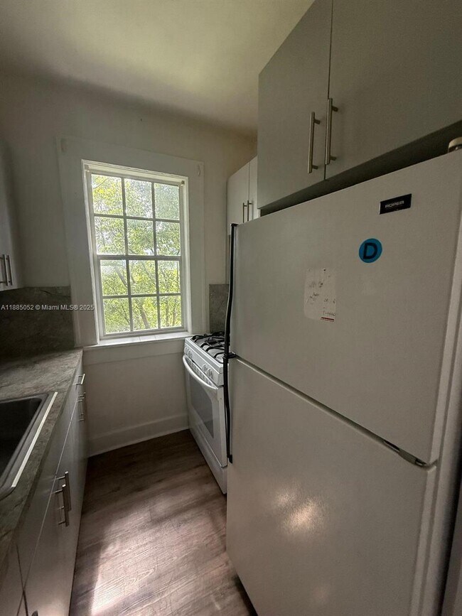 Foto del edificio - 236 NE 28th St