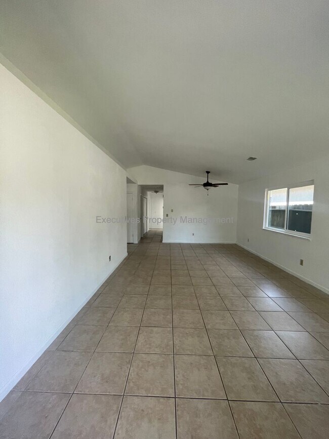 Building Photo - Home for Rent in Atwater - 1627 Mitchell L...