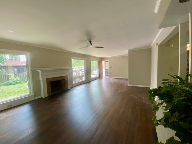 Building Photo - 456 Sunset View Dr