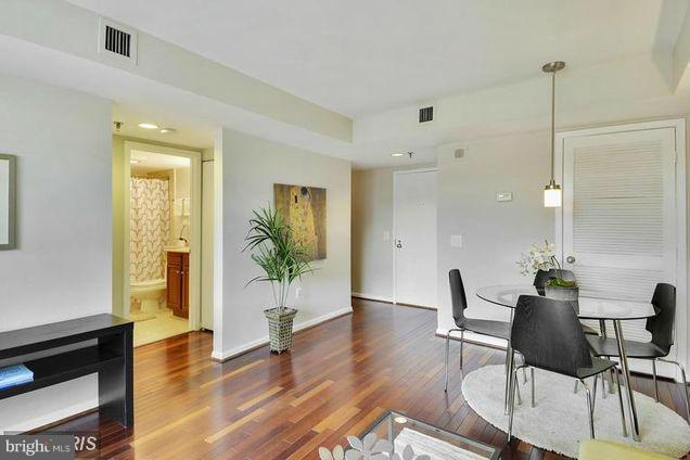 Foto del edificio - 2311 M St NW