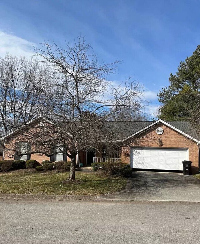 8426 Lesley Marie Ln, Knoxville, TN 37919 House Rental in Knoxville
