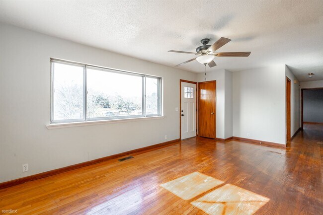 Building Photo - 3 br, 2 bath House - 22 Travis Road