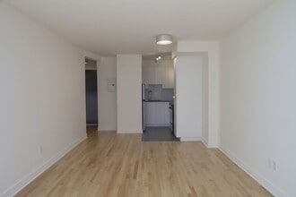 Building Photo - 4570 Chem. Queen Mary