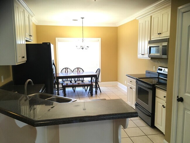 Foto del edificio - 233 Forest Glen Dr