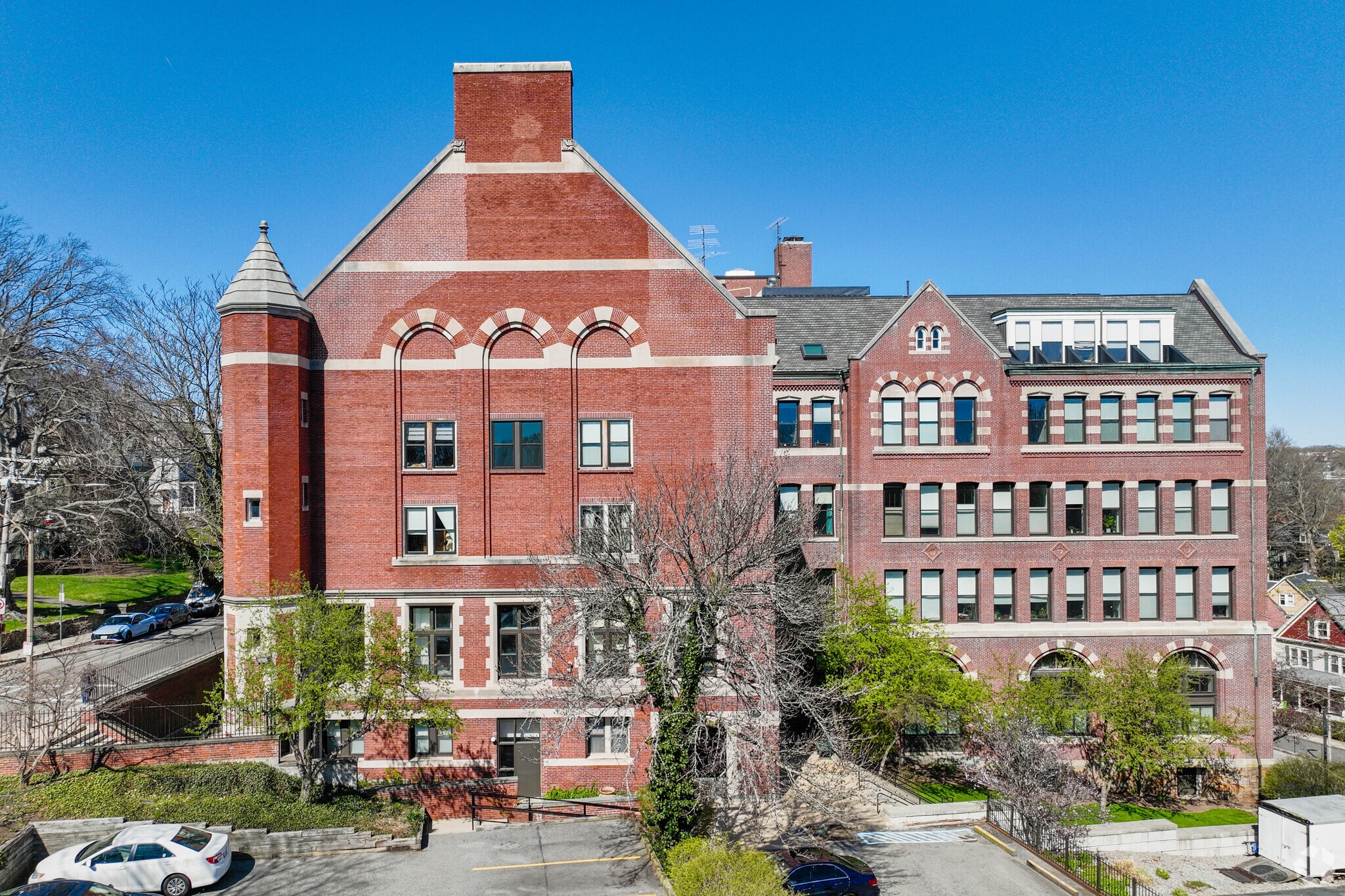 Sumner Hill Condominiums