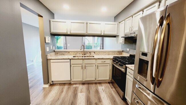 Foto del edificio - 725 Shady Oaks Ct