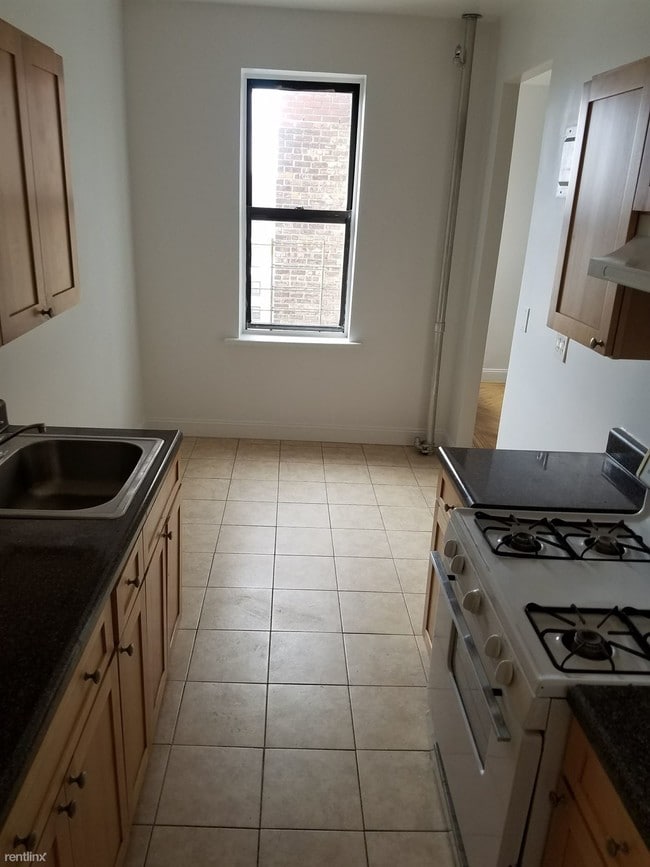 Building Photo - 2 br, 1 bath  - 2857 Sedgwick Ave