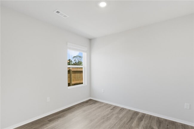 Building Photo - 6608 NW Vandergriff St