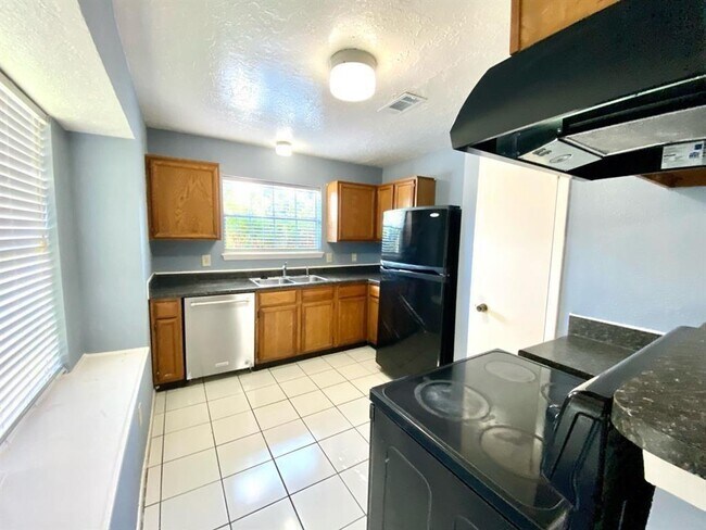 Foto del edificio - 11013 Crenchrus Ct