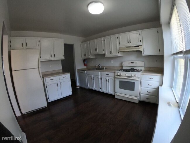 Building Photo - 3 br, 2.5 bath Townhome - 206 Lafayette Dr.