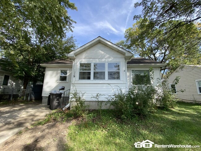 Building Photo - 1229 Merle Hay Rd