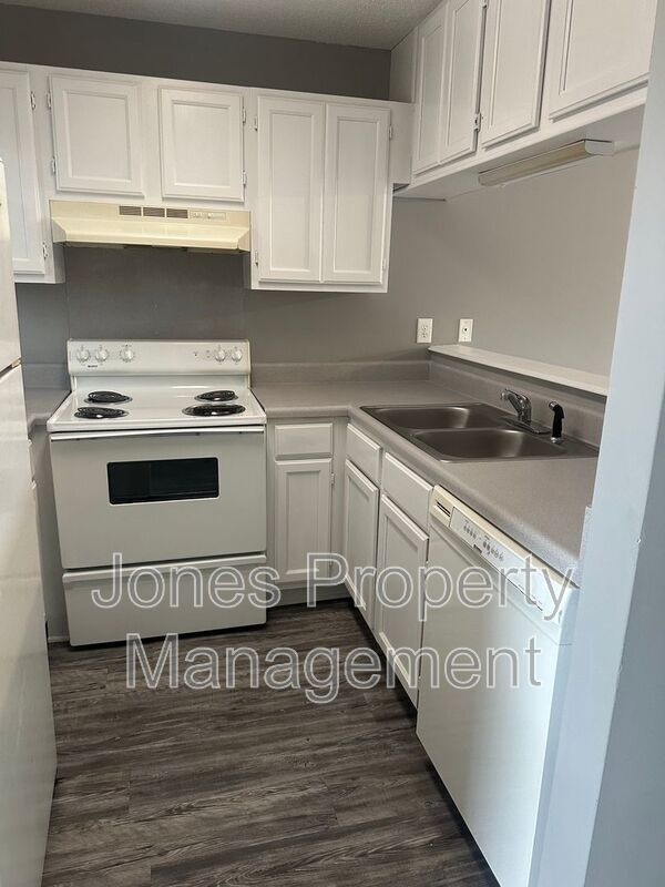 Foto del edificio - 307 Country Club Dr NE