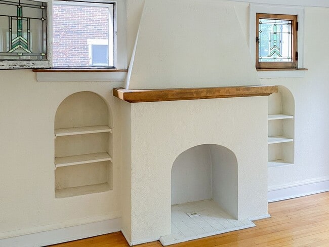 Building Photo - 2623 W Berwyn Ave