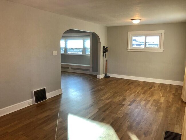 Building Photo - Liberty Wells Bungalow