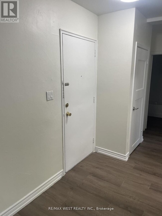 Photo du bâtiment - 2365 Marine Dr