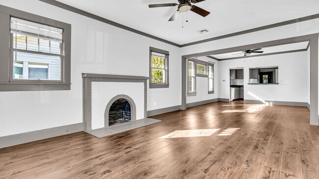 Building Photo - Two Bed 1 Bath