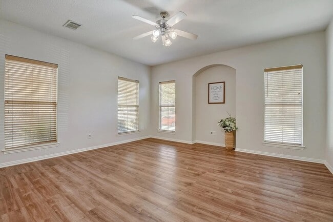 Building Photo - 328 Regency Dr