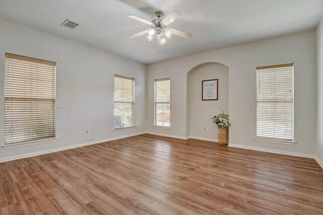 Foto del edificio - 328 Regency Dr