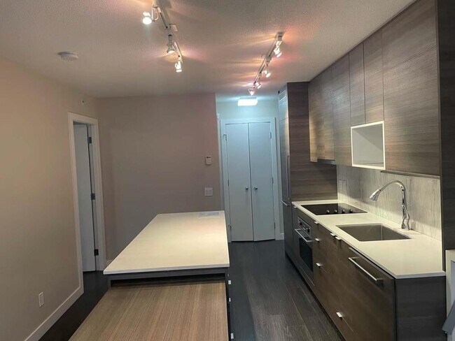 Photo du bâtiment - 13398-13104 104 Ave