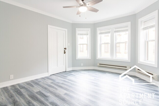 Foto del edificio - 3820 N Greenview Ave