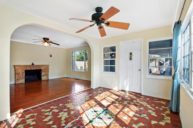 Foto del edificio - 310 Columbia Dr