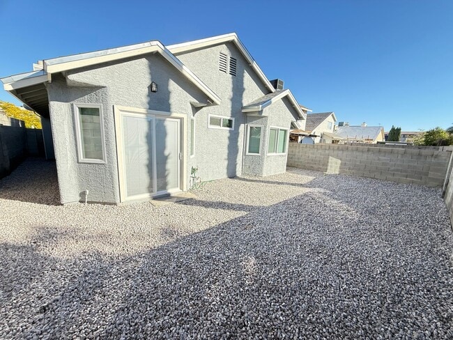 Building Photo - Fully remodeled