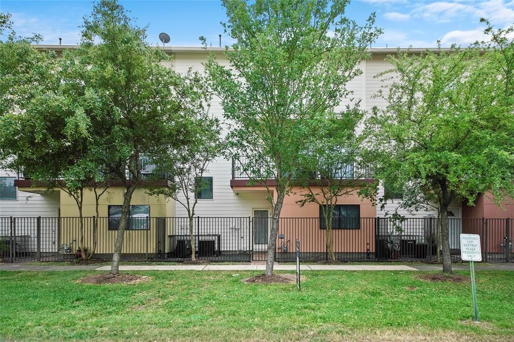 2204 Bastrop St, Houston, TX 77003 Condo for Rent in Houston, TX