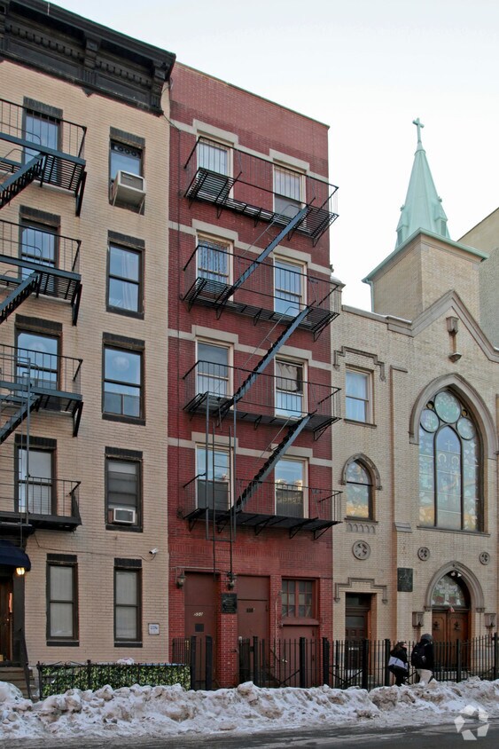 Building Photo - 550 W 50th St
