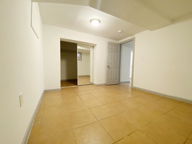 Building Photo - 615 S Glendale Ave
