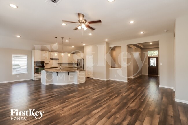 Building Photo - 6011 Little Grove Dr