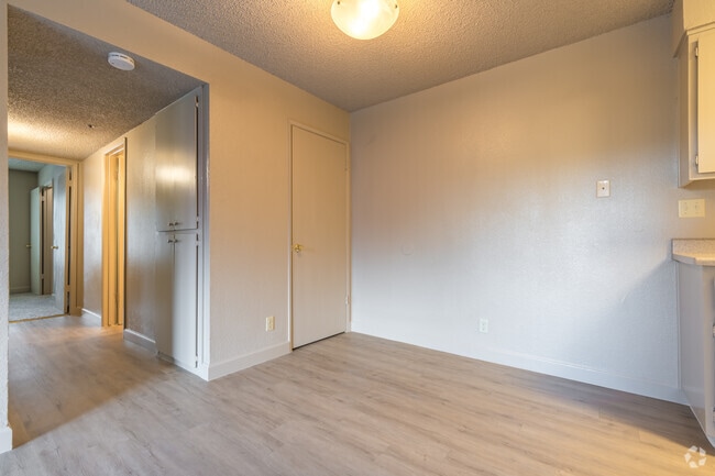 2BR, 1BA - 875SF - Dining Room - The Meridian