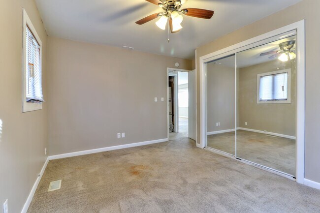 Building Photo - 2 bedroom, 1 bath ranch home - Available 1...