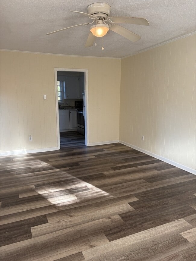 Building Photo - 2 Bedroom 2 Bathroom