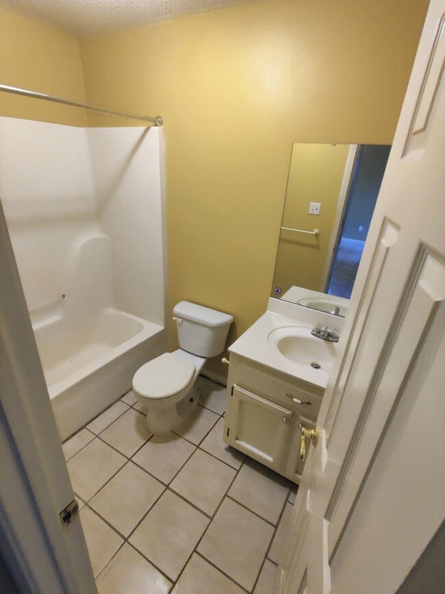 Building Photo - 105 Gym Cir