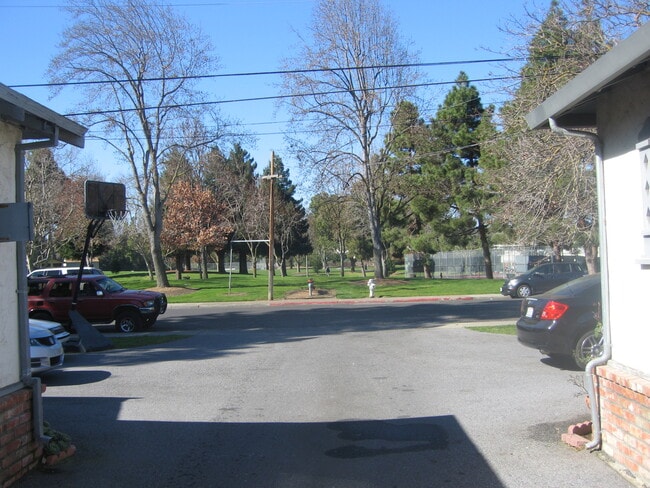 park and Trail cross street - 335 Easy St