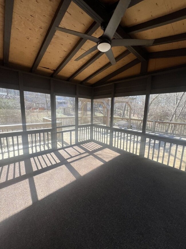 Building Photo - Charming 3 Bed, 1.5 Bath Rental Home on St...
