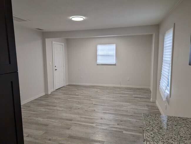 Building Photo - 9015 Hirsch Ct
