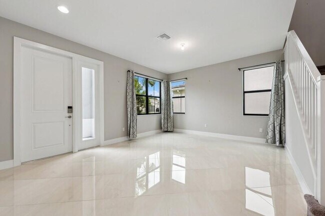 Building Photo - 7303 Estero Dr