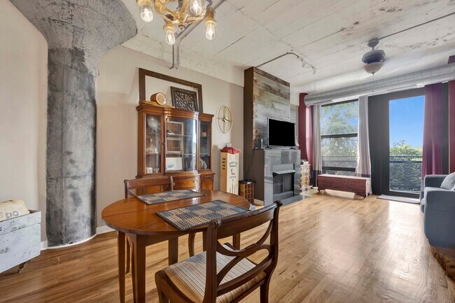 Foto del edificio - 1071 W 15th St