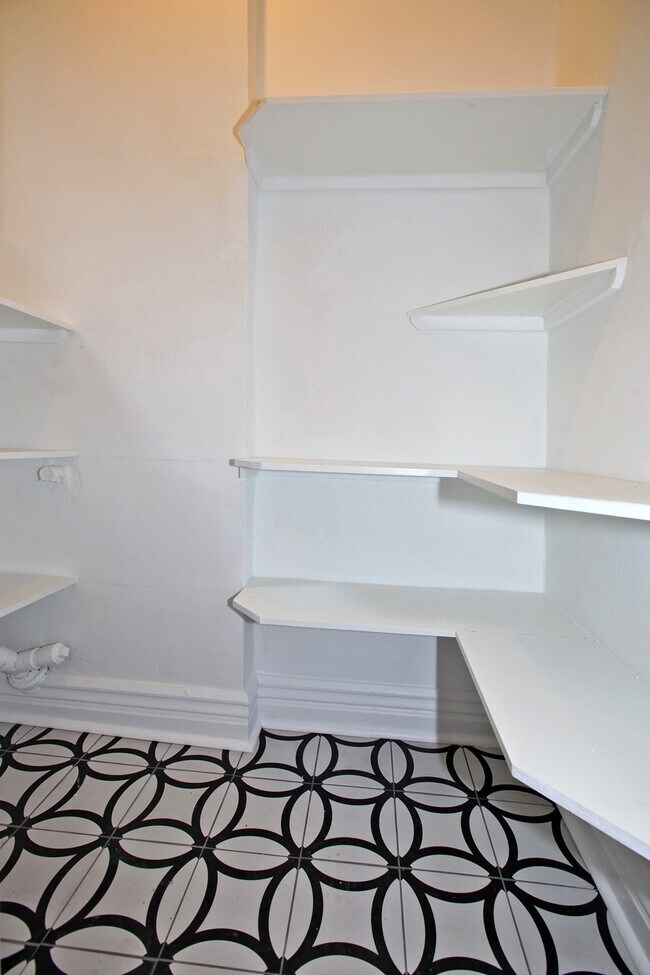 Photo du bâtiment - Leslieville- Entire House 3 Bedroom/1 Bath